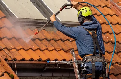 Démoussage et hydrofuge de toiture à Hénonville